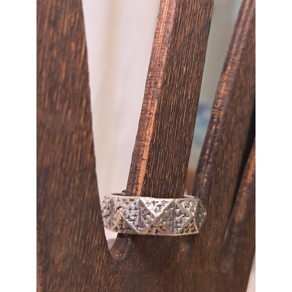 Peyote Bird Raised Embossed Pyramids Design Sterling Silver Ring Size 6 NWT - Picture 2 of 8